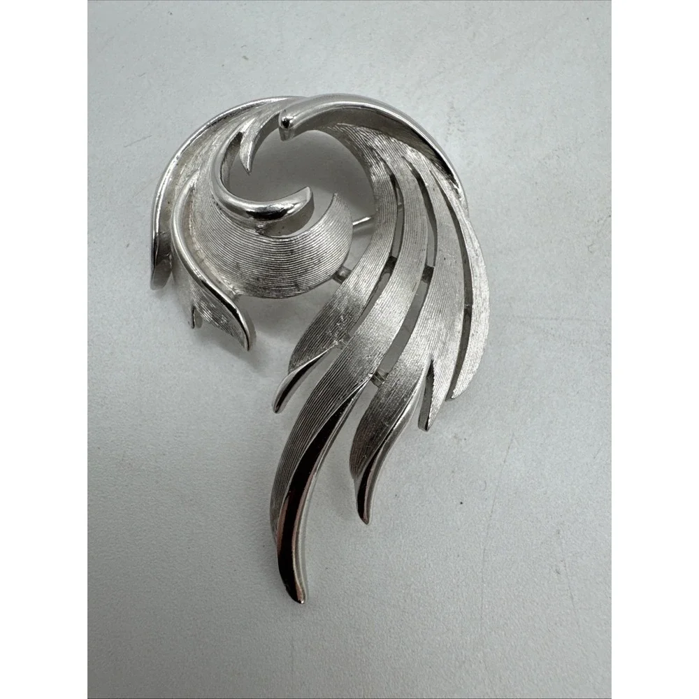 Vintage  Crown Trifari Silver Tone Large Brooch Pin 2